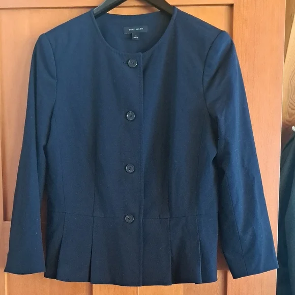 Ann Taylor Navy Women's Blazer with Pants Suit Size 10 - Picture 2 of 12
